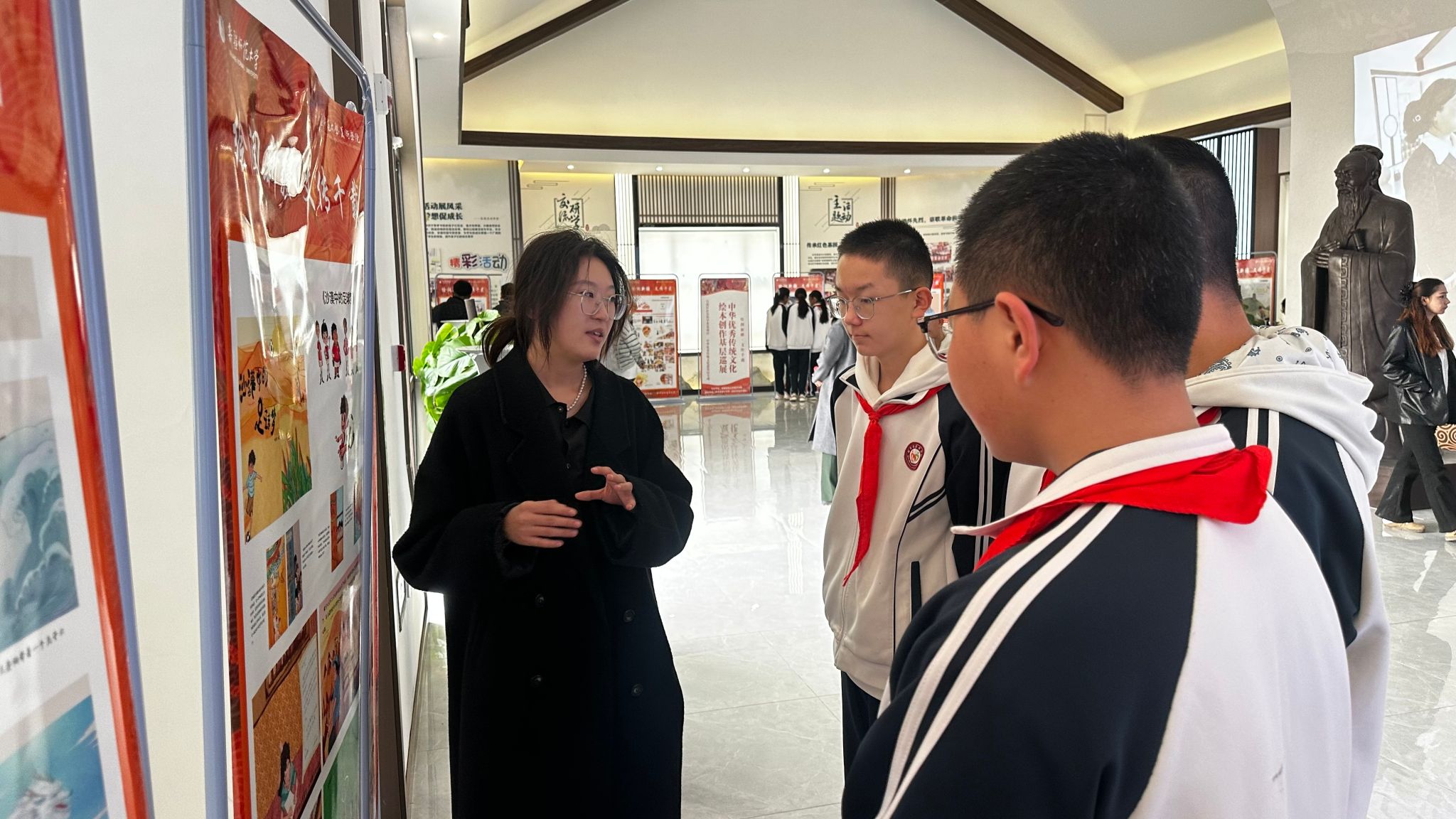 库车市慈孝书院实习生孟象景讲解绘本