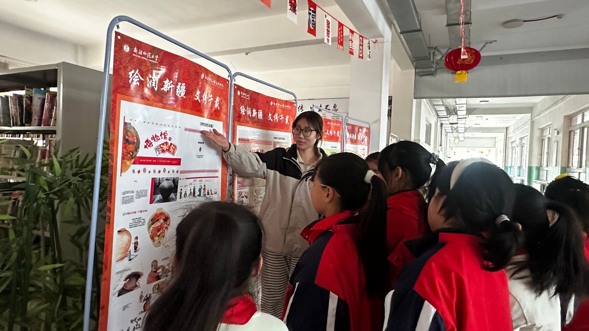 库车市第五小学实习生王怡涵讲解绘本