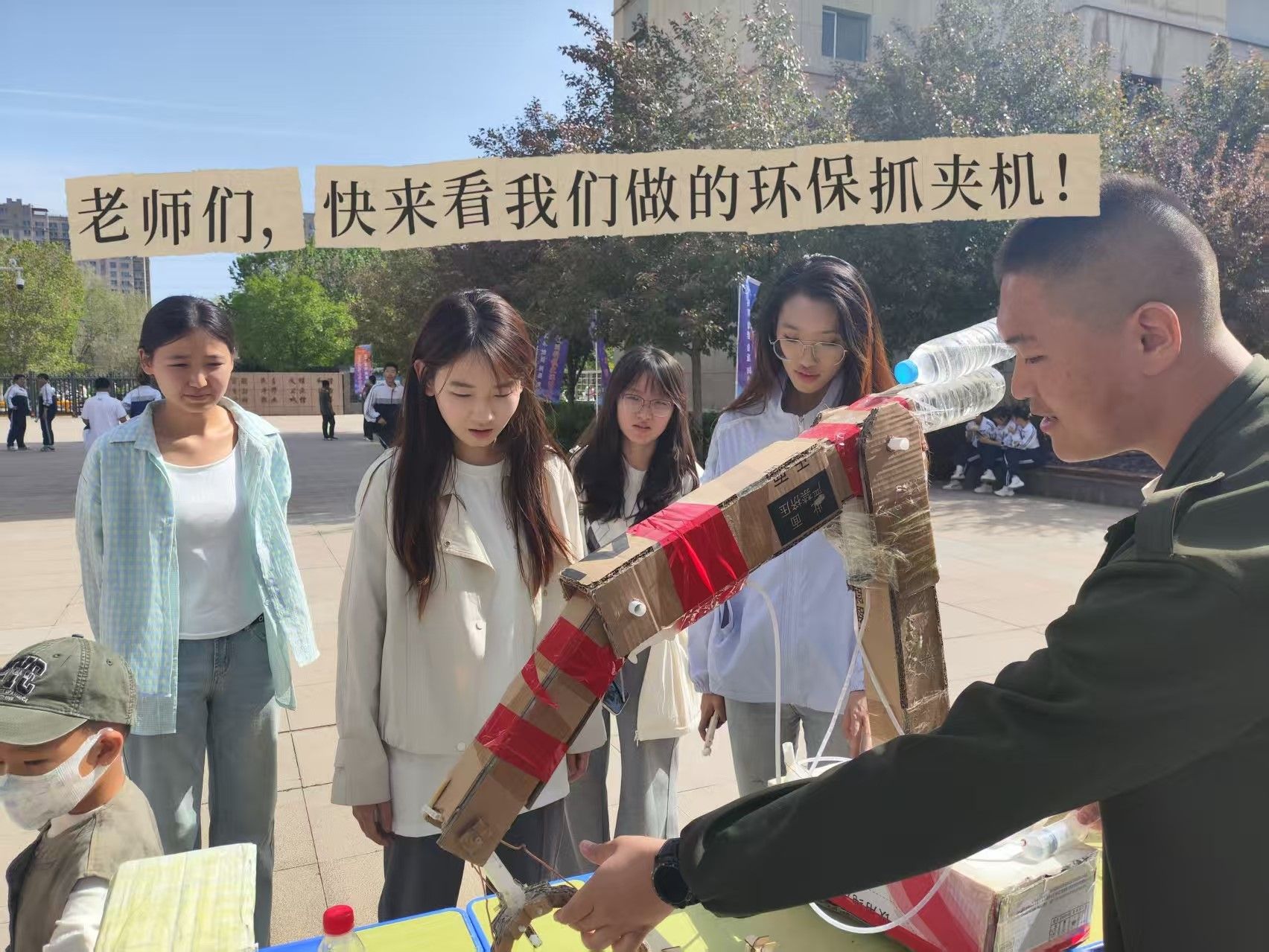 科创制作与航模调试活动现场 科创制作与航模调试活动现场