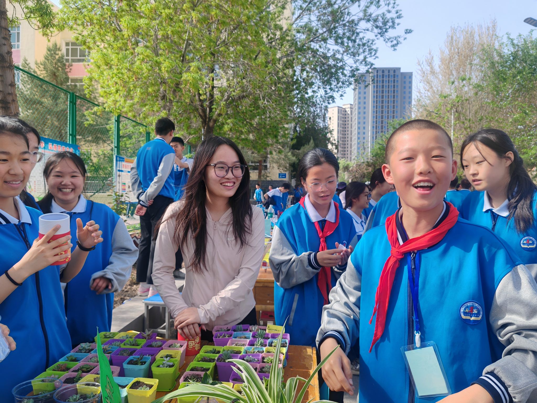 昌吉市一中“花朝节”活动现场 昌吉市一中“花朝节”活动现场