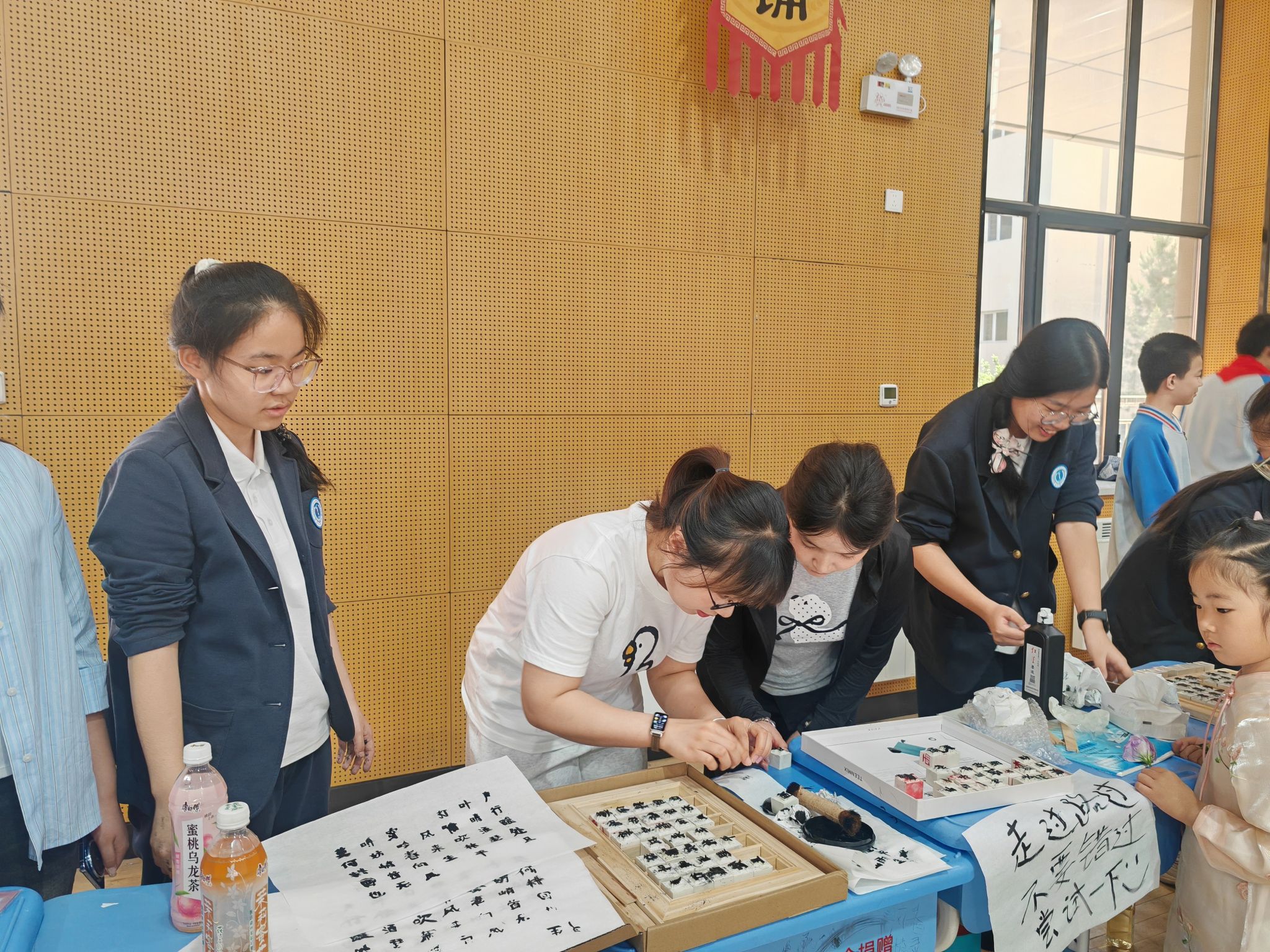 昌吉市一中“花朝节”活动现场 昌吉市一中“花朝节”活动现场